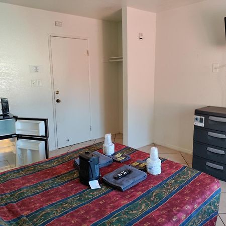 Crown Inn & Suites Spring Valley  Екстериор снимка