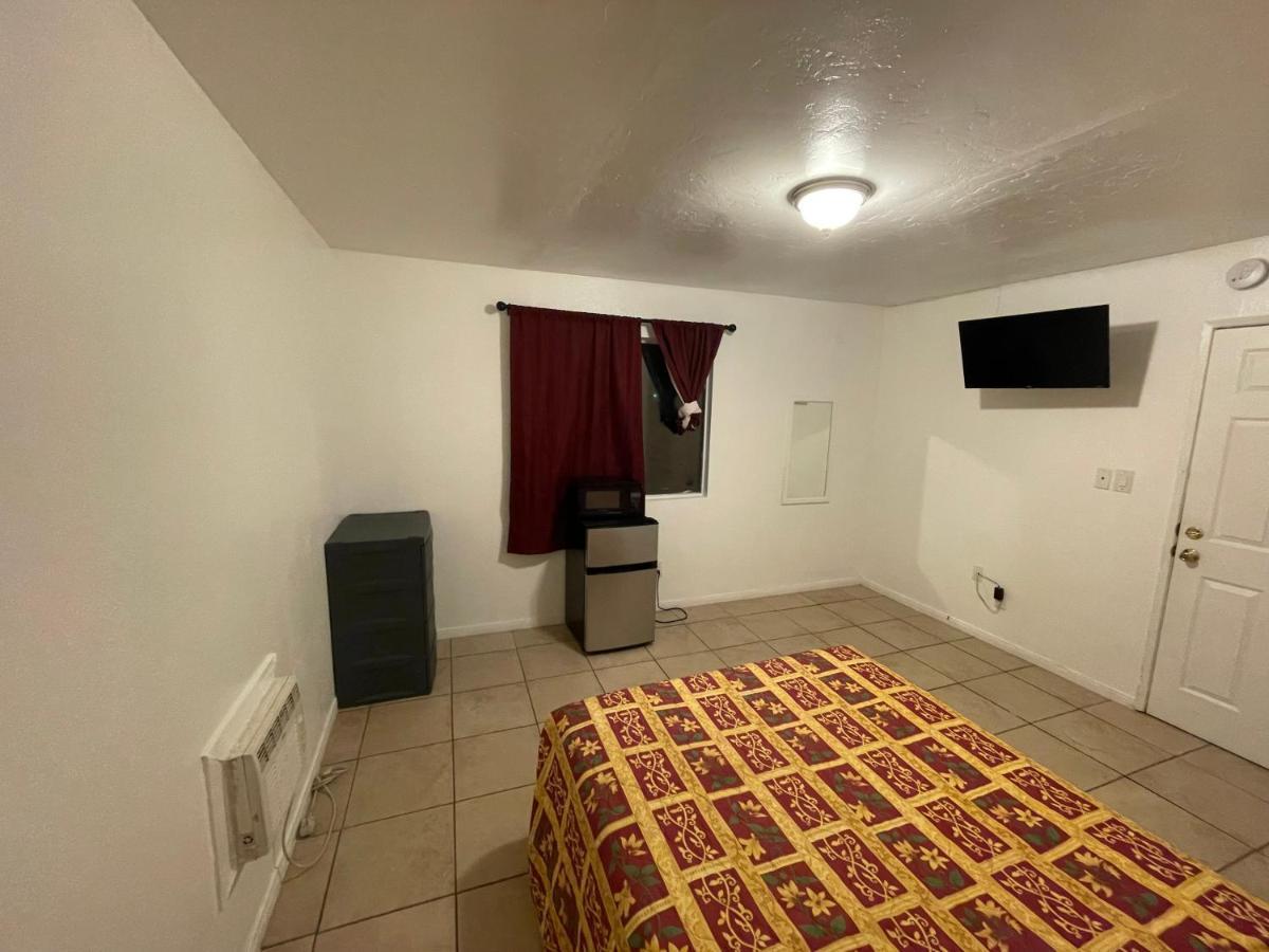 Crown Inn & Suites Spring Valley  Екстериор снимка