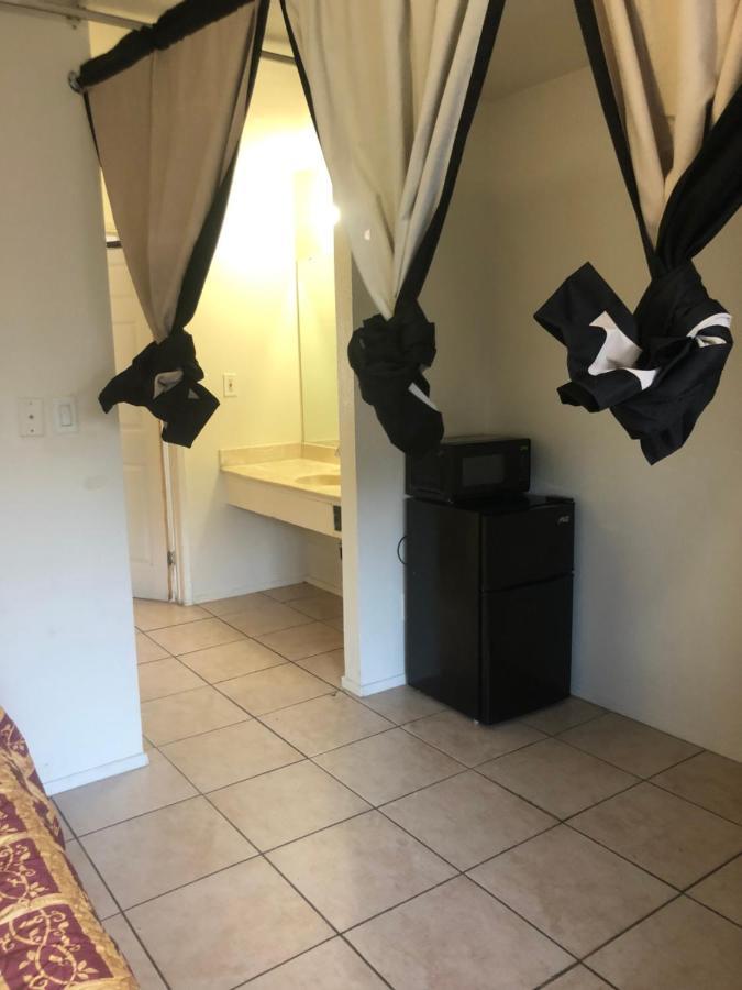 Crown Inn & Suites Spring Valley  Екстериор снимка