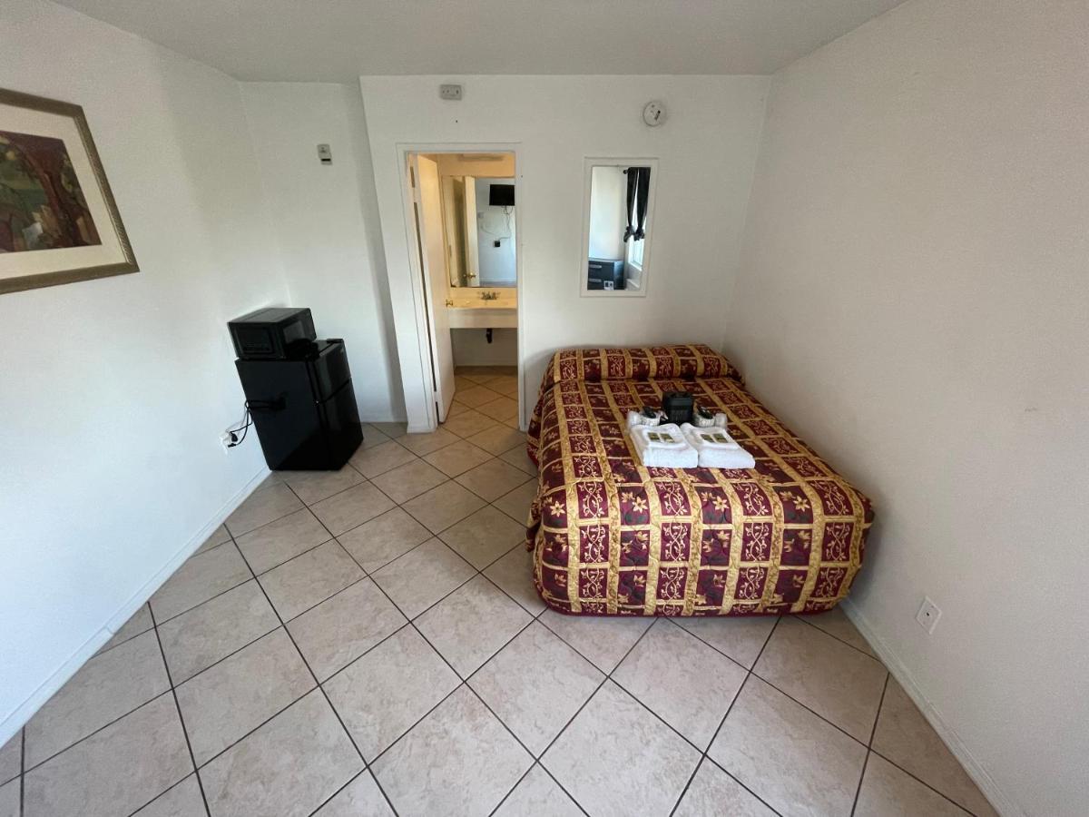 Crown Inn & Suites Spring Valley  Екстериор снимка