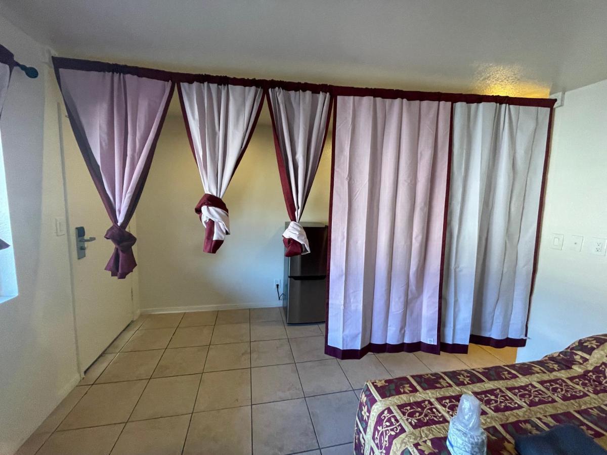 Crown Inn & Suites Spring Valley  Екстериор снимка