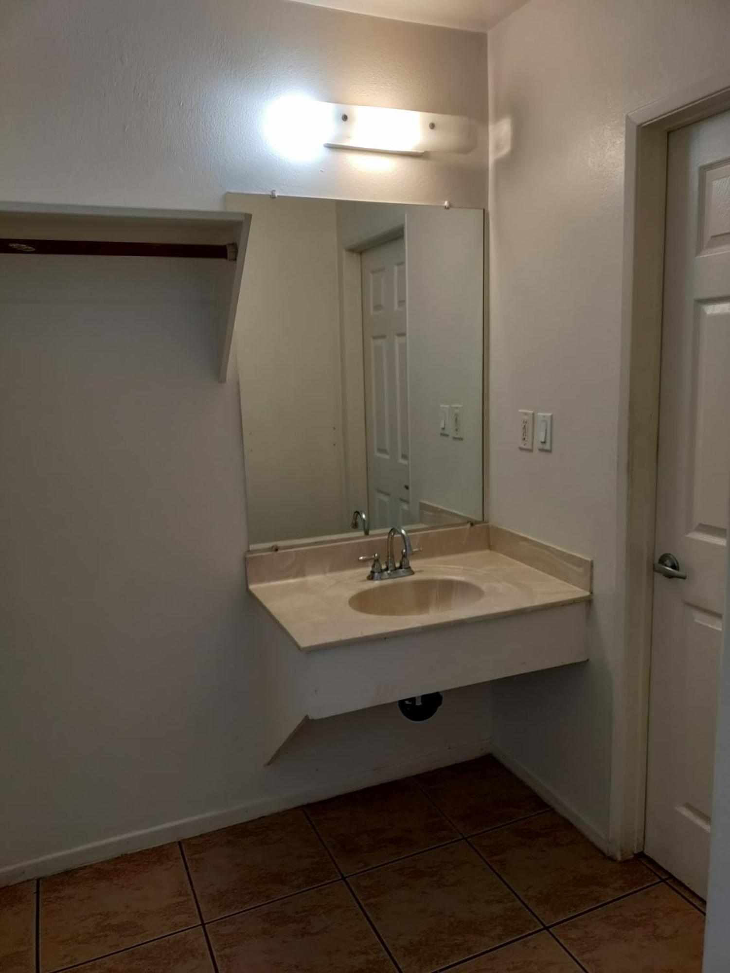 Crown Inn & Suites Spring Valley  Екстериор снимка