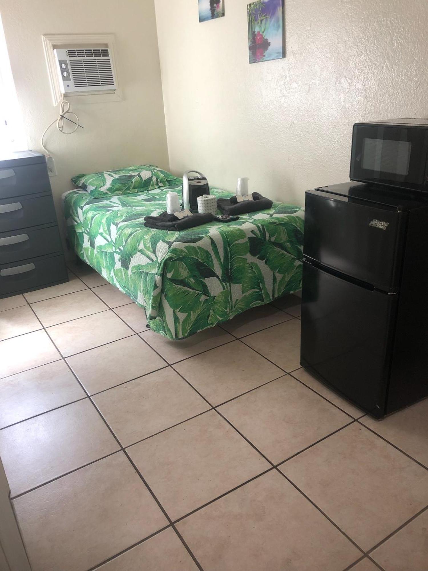 Crown Inn & Suites Spring Valley  Екстериор снимка