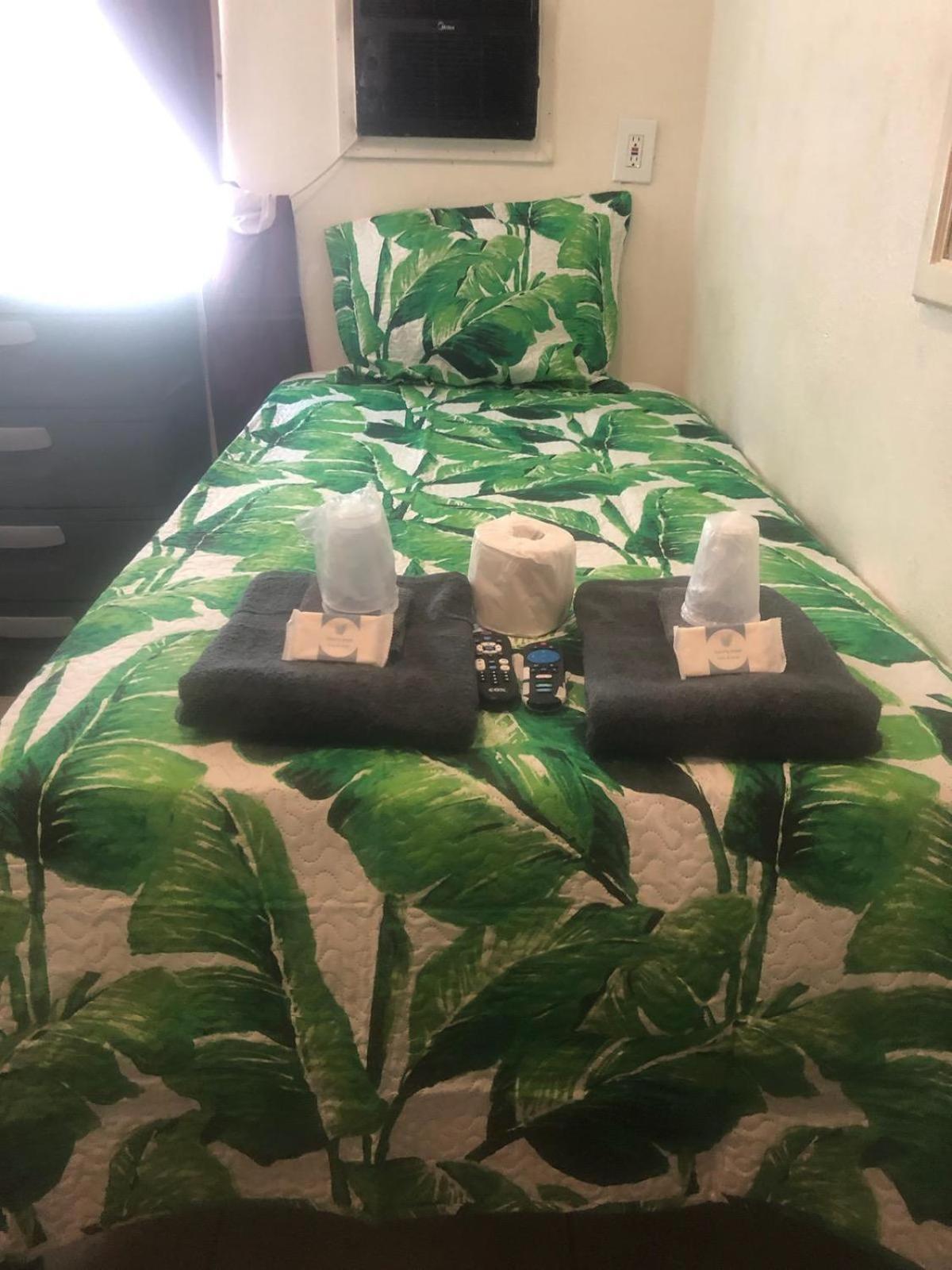 Crown Inn & Suites Spring Valley  Екстериор снимка